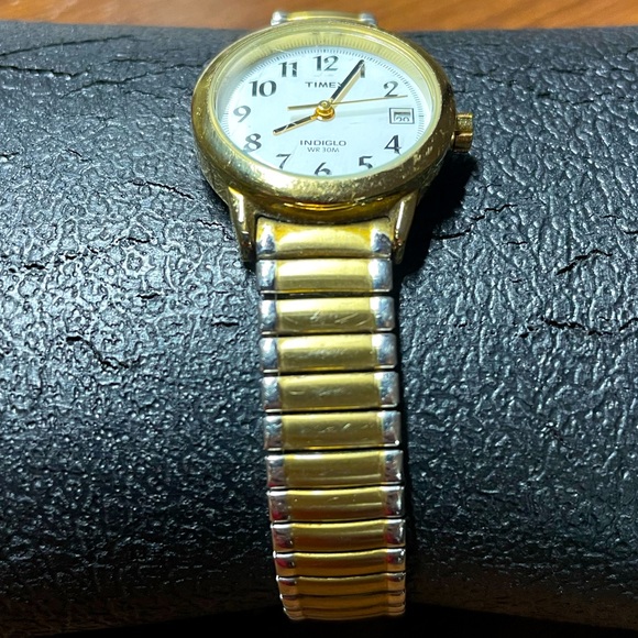 *Working* Vintage Timex Indiglo Women’s Watch - Picture 3 of 3